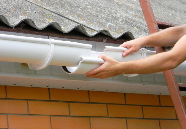 Cost of Gutter Hanging in South Zanesville